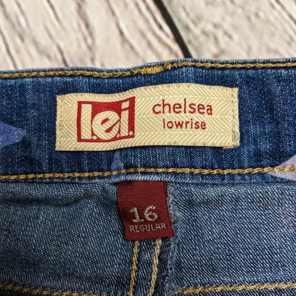 Shorts - Picture 3 of 3